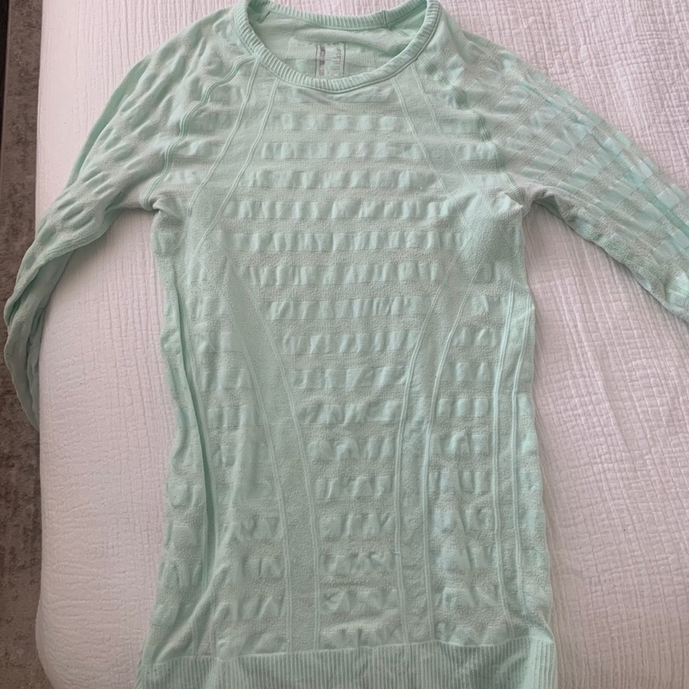 Bundle - 1 zip up, 1 tank top, 1 pullover XS-S